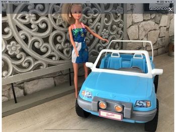 4x4 barbie et une poupée