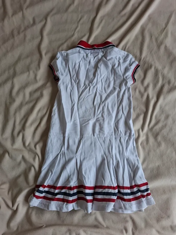 robe de tennis blanche et bandes rouges, taille 7/8 ans, marque Disney, - photo numéro 3
