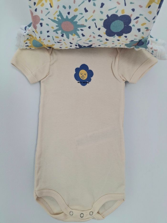 Lot de 3 bodies Petit Bateau 6M - photo numéro 2