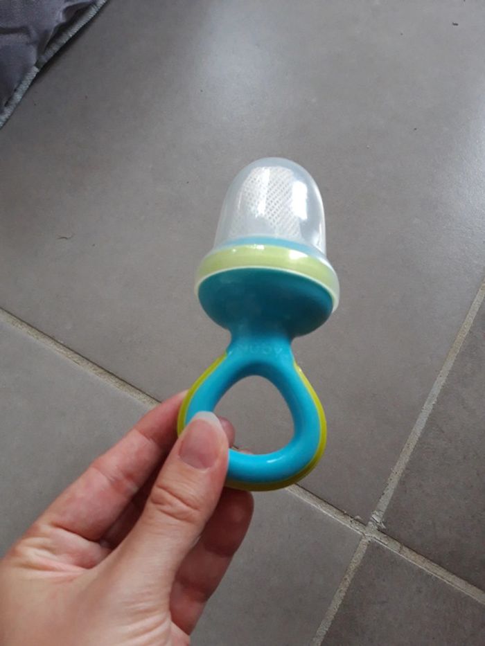 Grignoteur nuby bleu