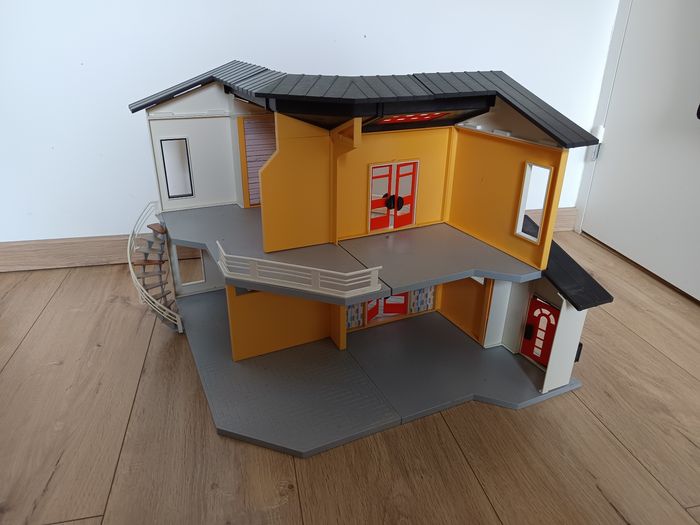 Maison playmobil avec tous les accessoires - photo numéro 7
