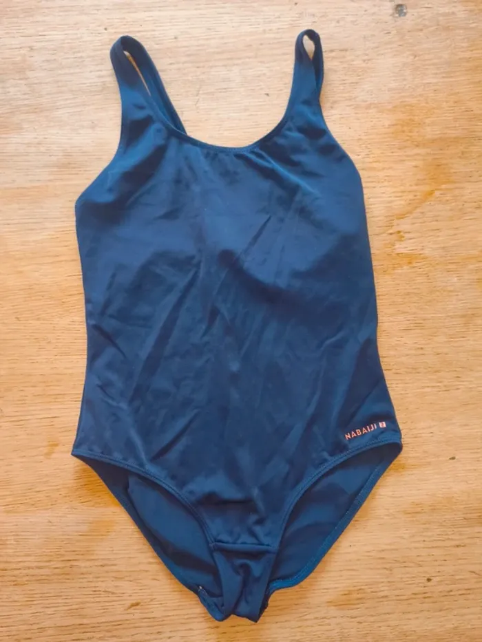 Maillot de bain une pièce fille 3 ans neuf sans étiquette