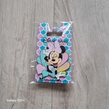 Pin's Disney "Minnie" NEUF