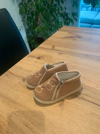 Chaussons beige pas ourson taille 22