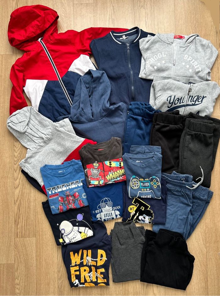 Lot de 19 vêtements garçon 6ans