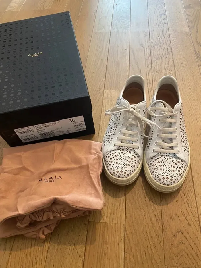 Baskets Laser Cut Sneakers blanches Alaïa taille 36 - photo numéro 2