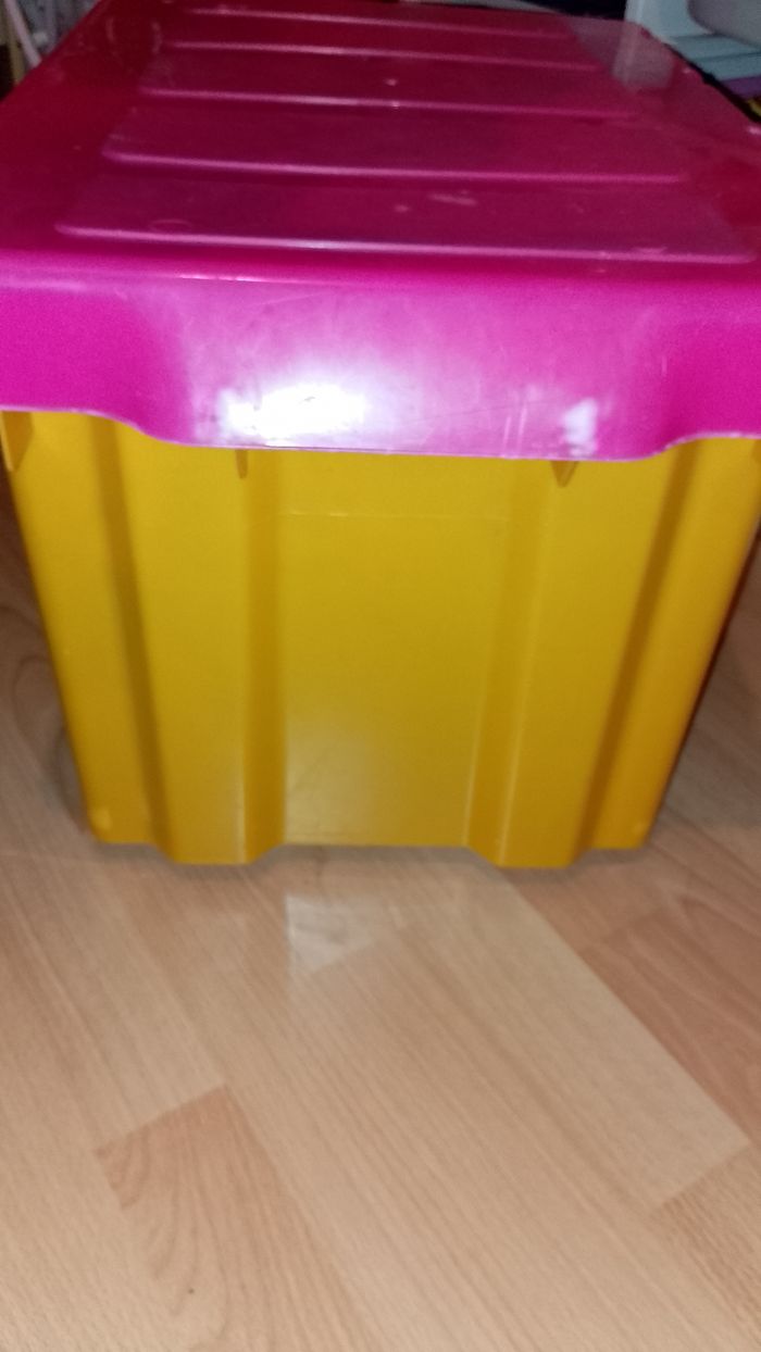 Coffre à jouets avec roulettes
De - photo numéro 3