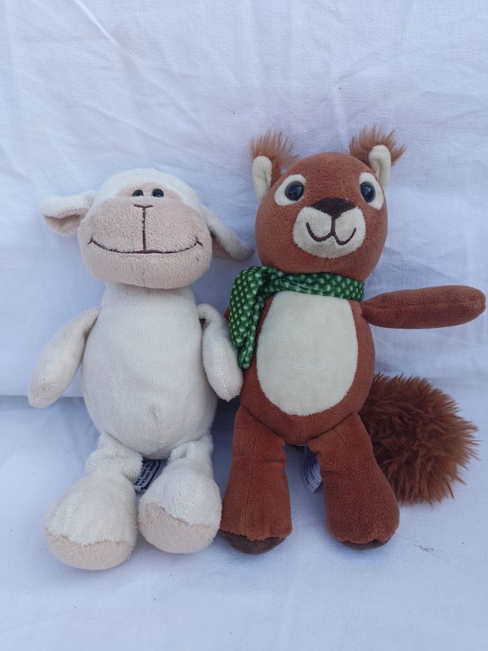 Peluche mouton et écureuil Kinder 24 cm