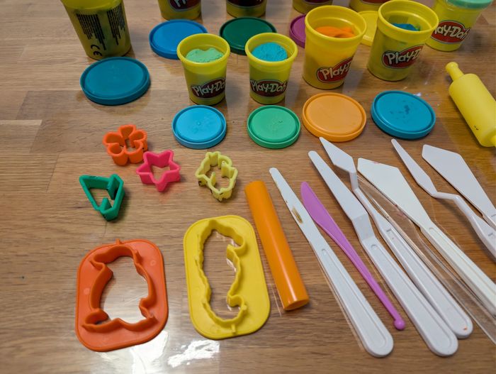 Lot de pâtes à modeler et accessoires pour modeler - photo numéro 6