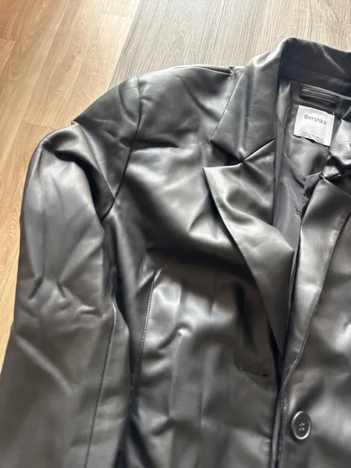 Blazer en simili cuir Bershka - photo numéro 3