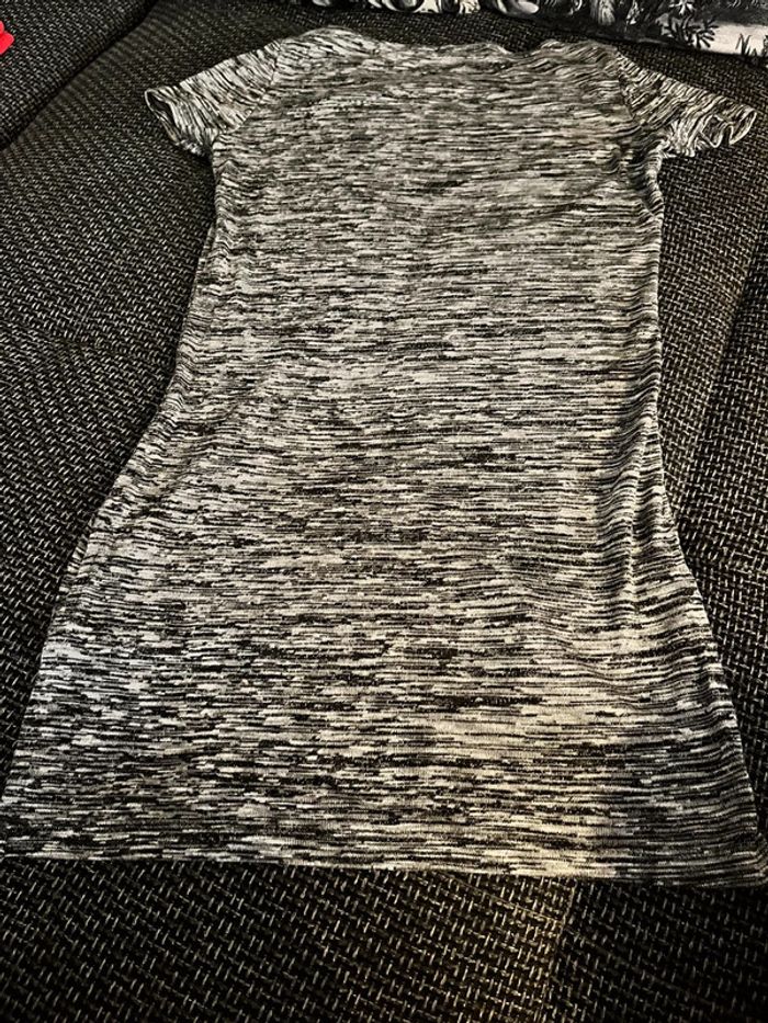 Tee shirt gris - photo numéro 3