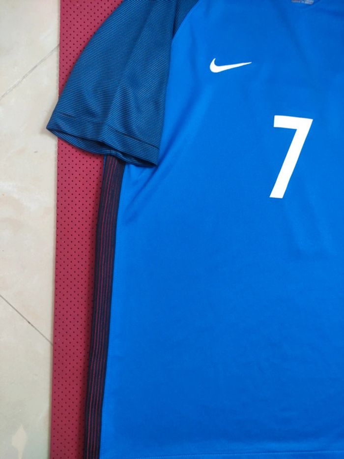 Maillot de foot Griezmann France, Nike Authentique Officiel taille enfant 13/15 ans, proche du Neuf - photo numéro 4