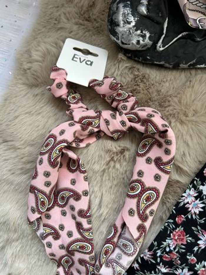 Chouchou cheveux avec ruban en satin - photo numéro 2