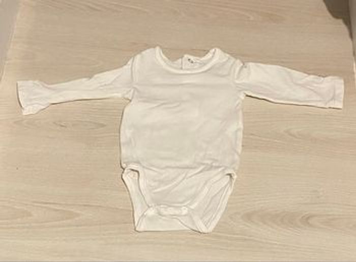 Bodies 1 mois x3 - photo numéro 3