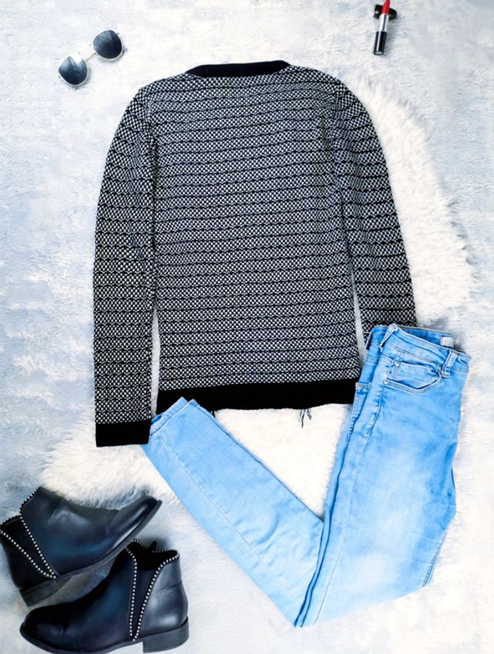 Pull d'hiver en maille noir blanc et rouge et à franges- T.S ou T.36 🖤 - photo numéro 3