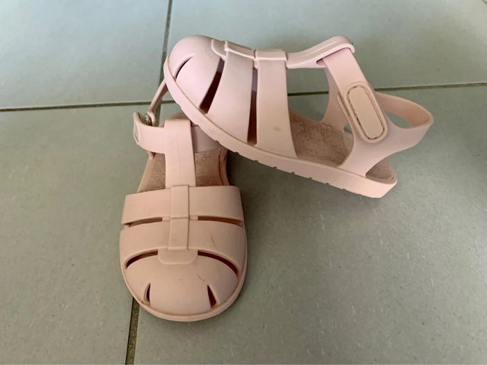 Tongs Zara taille 22