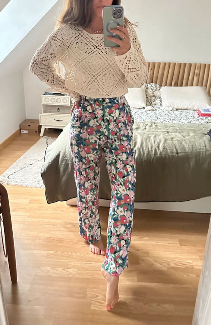 Pantalon fleuri rue des abbesses 🌸