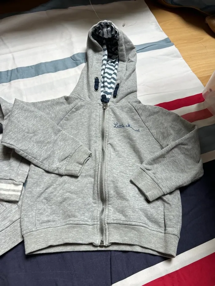 Lot de deux vestes taille quatre ans - photo numéro 3