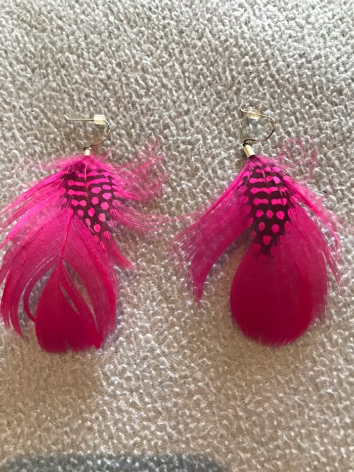 Boucles d’oreilles plumes roses