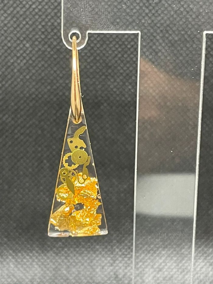 Boucles d’oreilles résine, paillettes et aiguilles - photo numéro 4