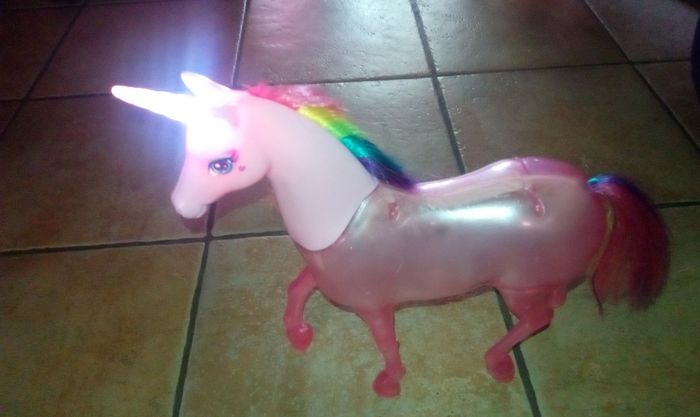 Jouet licorne + barbie - photo numéro 3