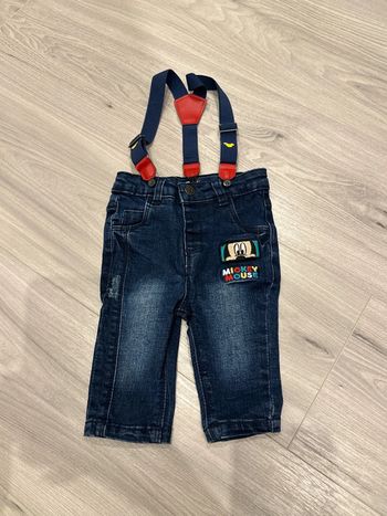 Jean avec bretelles bébé garçon 6 mois Disney très bon état