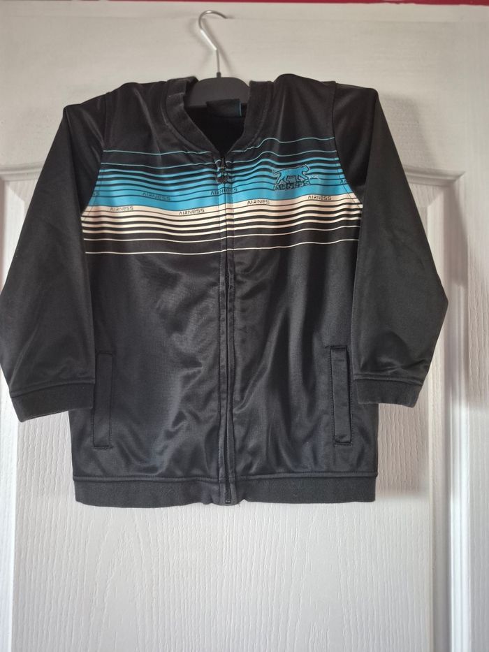 Lot de pulls / vestes 6ans - photo numéro 4