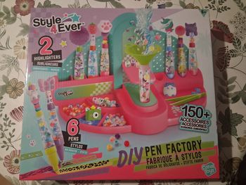Fabrique à stylos et surligneurs. Neuf