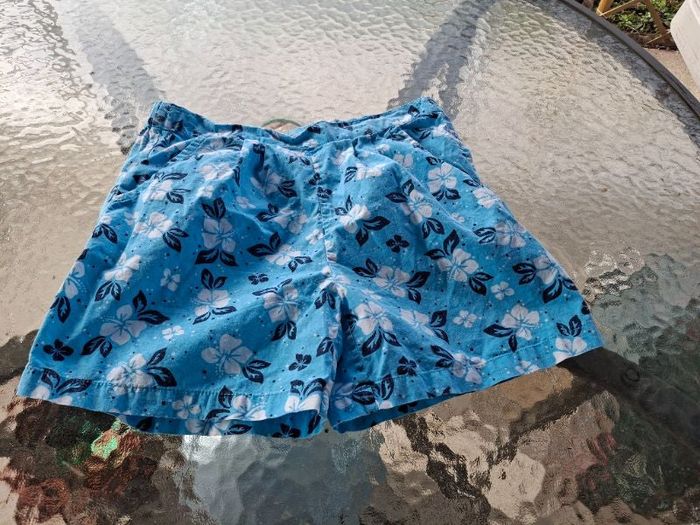 Short fille