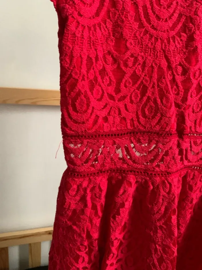 Robe rouge dentelle - photo numéro 2