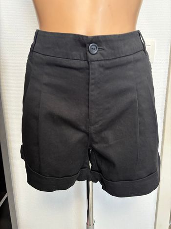 Short noir neuf