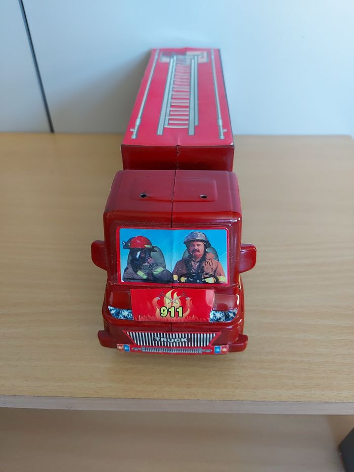 Camion de pompiers - photo numéro 2