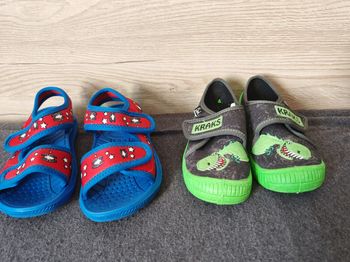 Lot Chausson et sandale taille 27