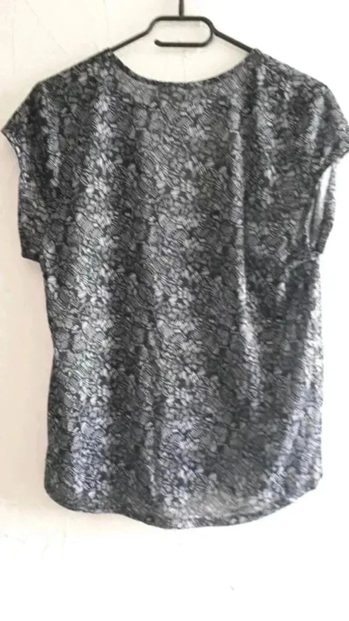 Tee-shirt très léger Taille L - photo numéro 3
