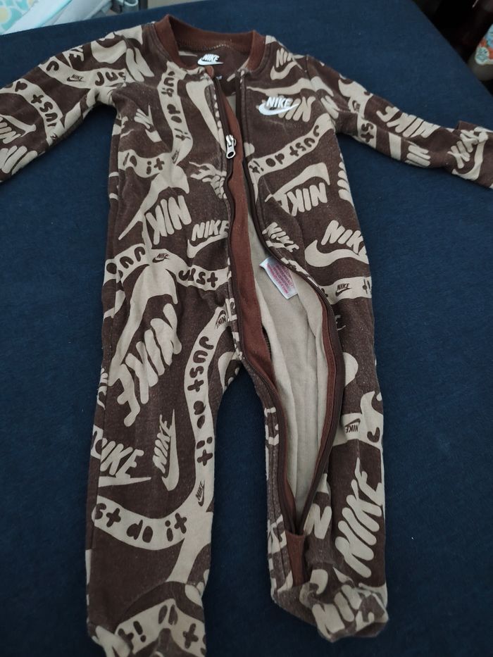 Combinaison bébé 6 mois Nike - photo numéro 2
