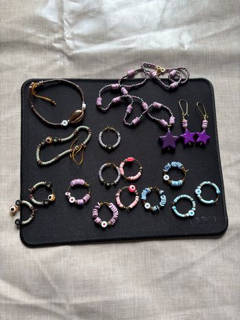 Lot 10 bijoux en perles heishi 