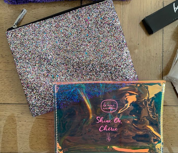 Lot produit de beauté et 2 pochettes - photo numéro 7