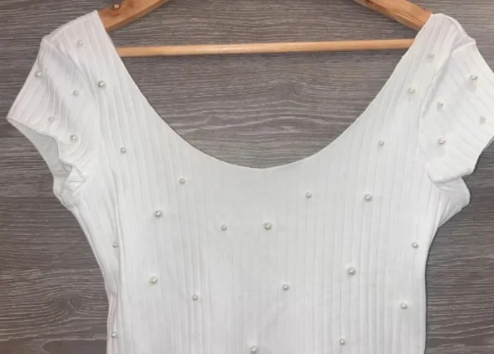 Top Zara avec perle de culture taille M état neuf  Jamais porté - photo numéro 2
