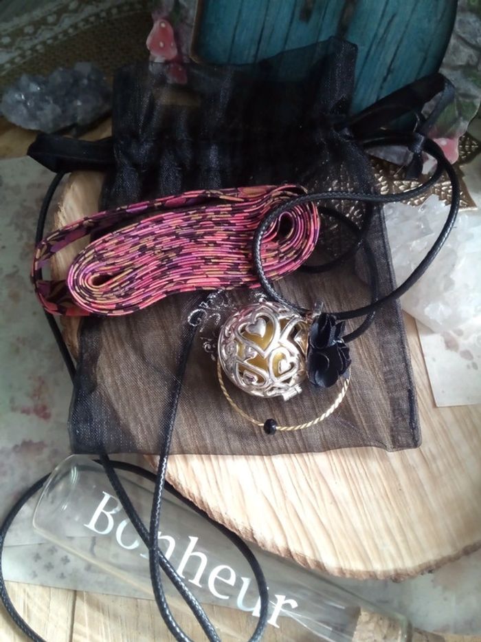 Lot livre + collier sautoir bola future maman - photo numéro 7