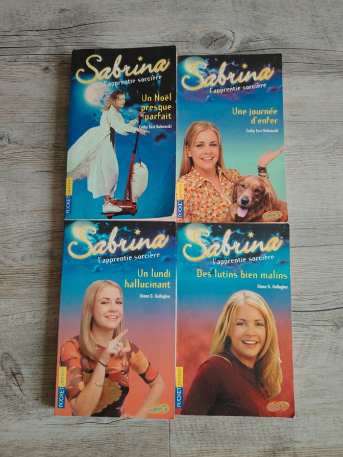 Lot de 4 livres "Sabrina l'apprentie sorcière"