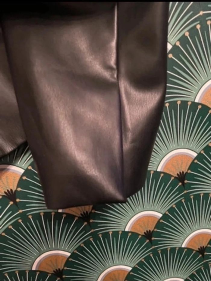Très beau tailleur blazer jupe en similicuir Zara taille 40/42 - photo numéro 4