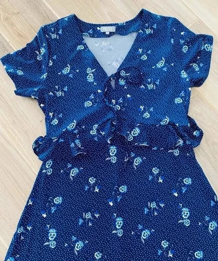 Jolie Robe midi marine à fleurs T36 /S neuve