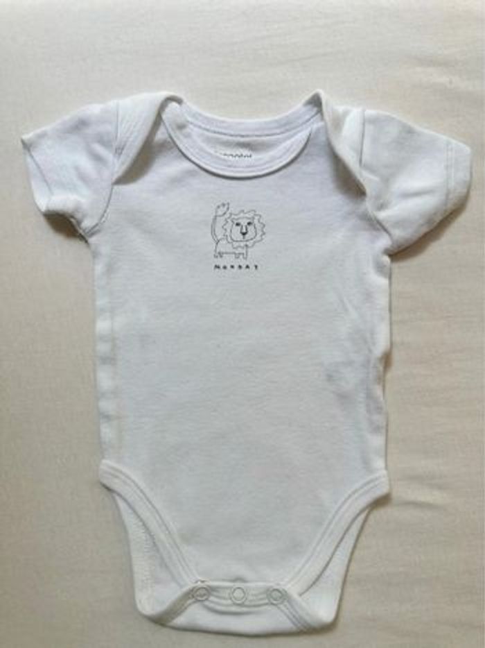 Lot 7 bodies manches courtes 1 mois - photo numéro 2