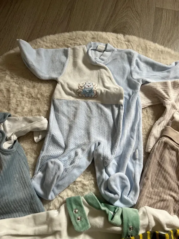 Lot vêtements bebe 1/2 mois - photo numéro 4