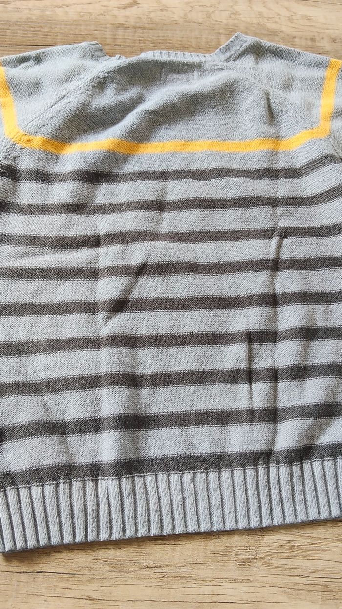 Pull avec boutons taille 36 mois - photo numéro 4