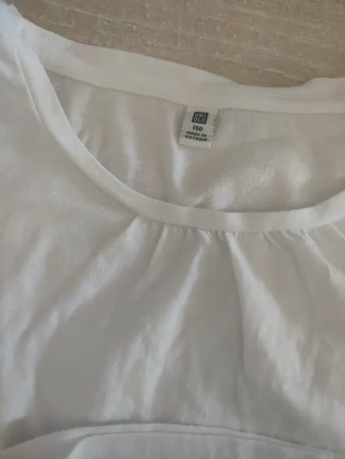 T-shirt blanc manche volonté marque Uniqlo 12 - photo numéro 4