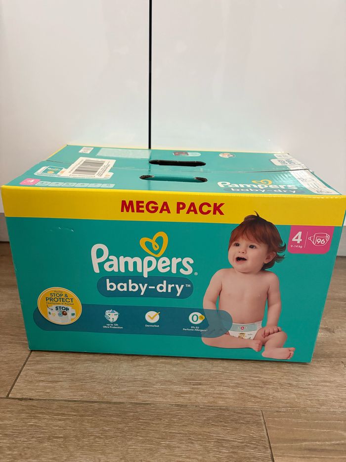 Couche Pampers baby dry taille 4 neuf