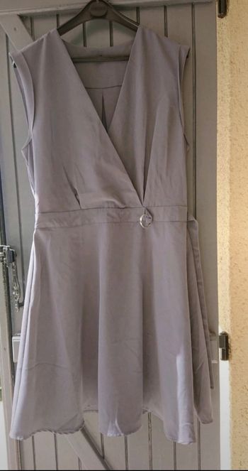 👗 Robe col ouvert