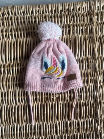 Bonnet licorne 6mois en très bon état