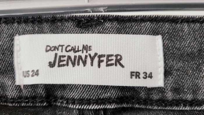 🟣 Jean Noir Jennifer Taille 34 NEUF 🟣 - photo numéro 2